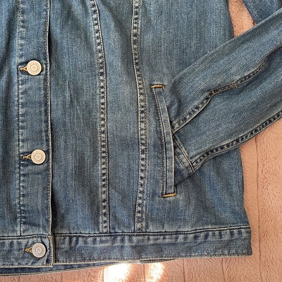 🆕 Eddie Bauer relaxed fit denim jacket - size medium - Picture 4 of 8